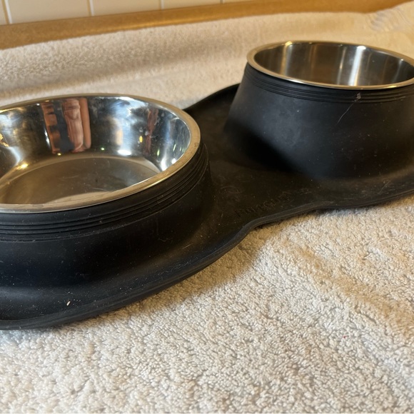 Dog feeding station - Picture 3 of 4